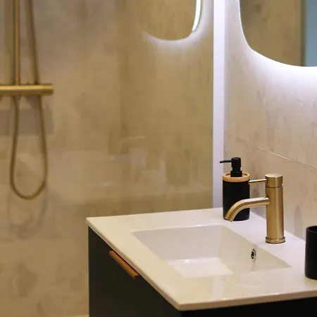 Outremer - Douceur Bleue Au Centre De *